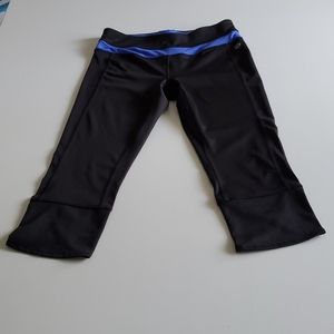 Impact Black & Blue Capri Leggings Size Small NWOT